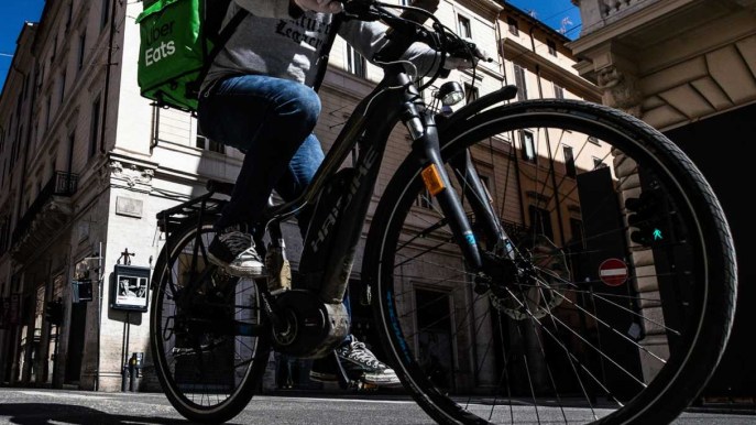 La bici elettrica va come un motorino: multa da 6mila euro