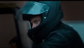 Connor, il casco Airoh al cinema nel film ”Martedì e venerdì”
