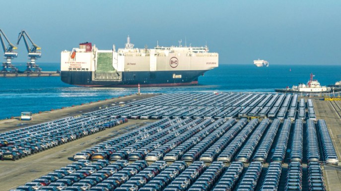 BYD: arriva in Europa il cargo con 3000 auto elettriche