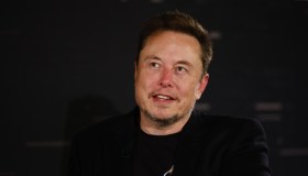 L’ultima follia di Elon Musk: l’auto volante