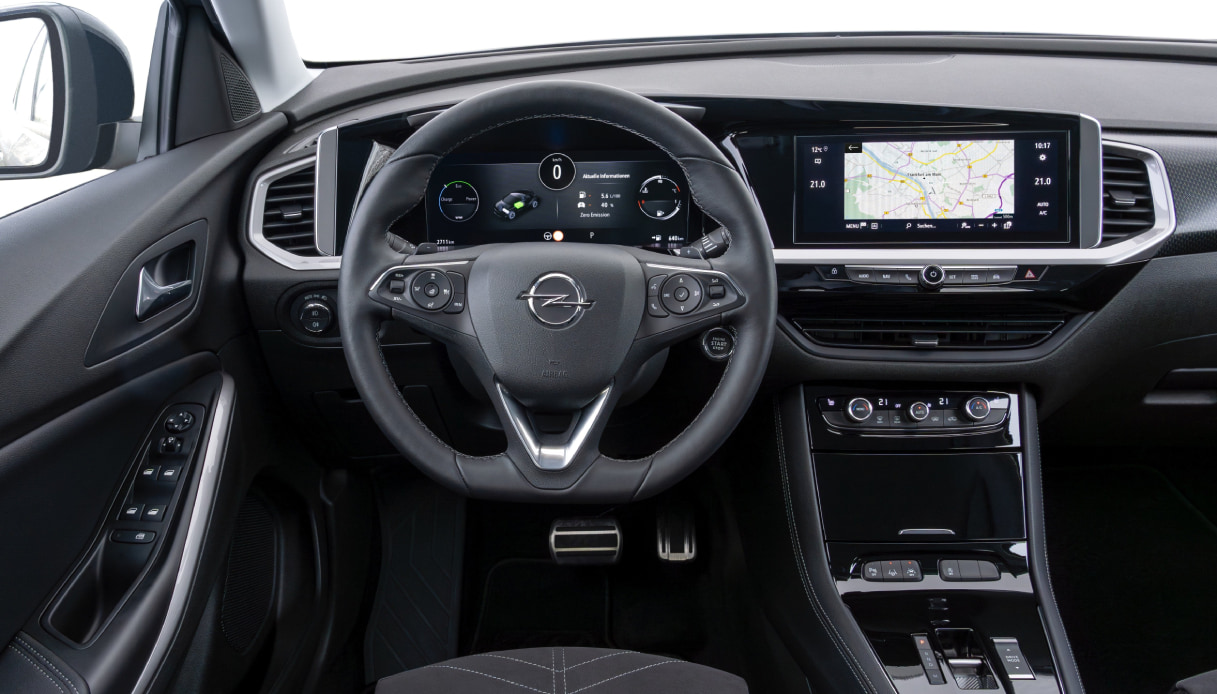 La Opel Grandland Hybrid coniuga piacere di guida e animo green