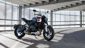 Il mito di Triumph ruggisce con la Trident Triple Tribute