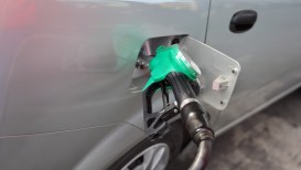 Addio auto a benzina dal 2035, l’Europa non è pronta