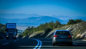 Quali sono i limiti di velocità in Italia per auto e moto?