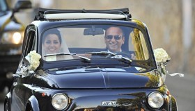 Carlo Conti, che auto guida il conduttore di Sanremo 2025