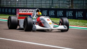 Vettel in pista con la McLaren di Ayrton Senna ieri a Imola