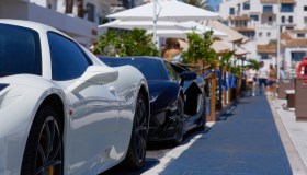 Patrimoni stellari e supercar da urlo, spunta la tassa per i “super ricchi”
