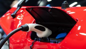 Auto elettrica cinese ordinata: a causa dei dazi, l’auto costa molto di più