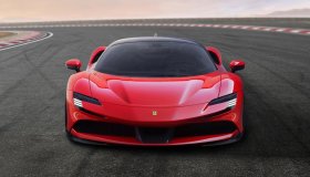 Record mondiale di Fabio Barone a bordo di una Ferrari SF90 Stradale