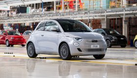 Stop produzione della Fiat 500 elettrica a Mirafiori: c’è poca richiesta
