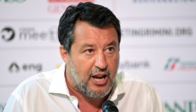 Italia sfida l’UE, no allo stop a diesel e benzina nel 2035