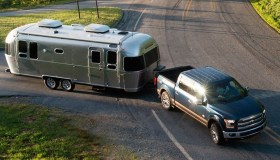 Flying Cloud, la roulotte da 100.000 euro che funge da ufficio mobile