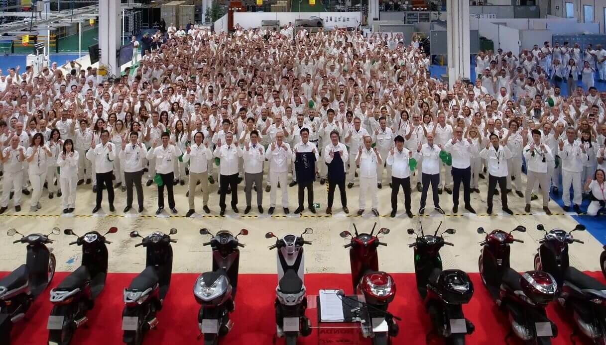 Honda SH, lo scooter best seller celebra 40 anni di storia