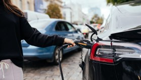 Auto elettriche, vendite in calo in UE: i dati ufficiali