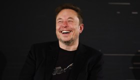Elon Musk raggiunge un primato da record, il nuovo “Paperone” della storia