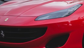 Ferrari Portofino guidata da ubriaco si “tuffa” nella baia