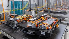 Auto elettriche, il colosso cinese delle batterie si allea con Stellantis