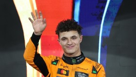 Lando Norris campione McLaren, immortalato con la sua Ferrari