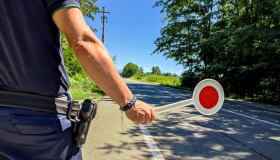 Maxi multa per il conducente che guidava da dieci anni senza avere la patente