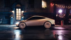 Tesla pronta al lancio della guida autonoma senza supervisione: cosa cambia