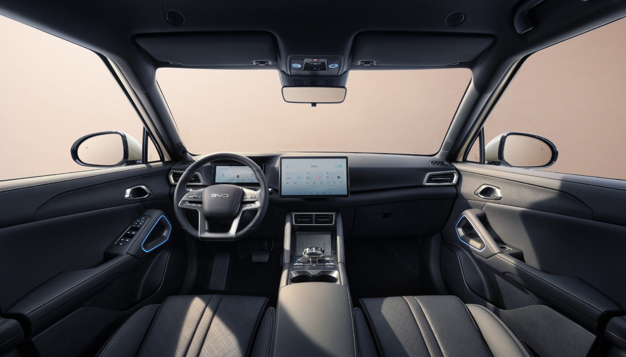 Dotazione premium per BYD Atto 2, nuovo B-SUV cinese