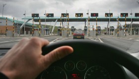 La beffa in Autostrada, sbarra del casello non si alza: arriva la multa
