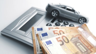 Assicurazione auto, aumentano i prezzi: la stangata