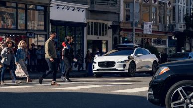 Pioggia di multe per divieto di sosta ai robotaxi