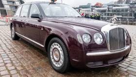 Carlo e Camilla in Italia con l’auto ecologica da 11 milioni di euro