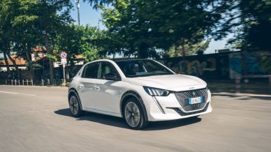 Mercato auto, stravolgimento al vertice: male ancora Tesla