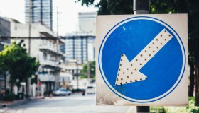 Segnali di obbligo: cosa bisogna fare