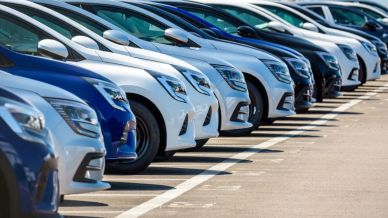 Auto, aumentano i costi per gli italiani: un vero salasso
