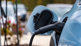 Auto elettriche e ibride sempre più diffuse a Milano: i numeri sorprendono