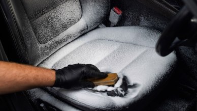 Interni auto come nuovi senza spendere una follia: il trucco