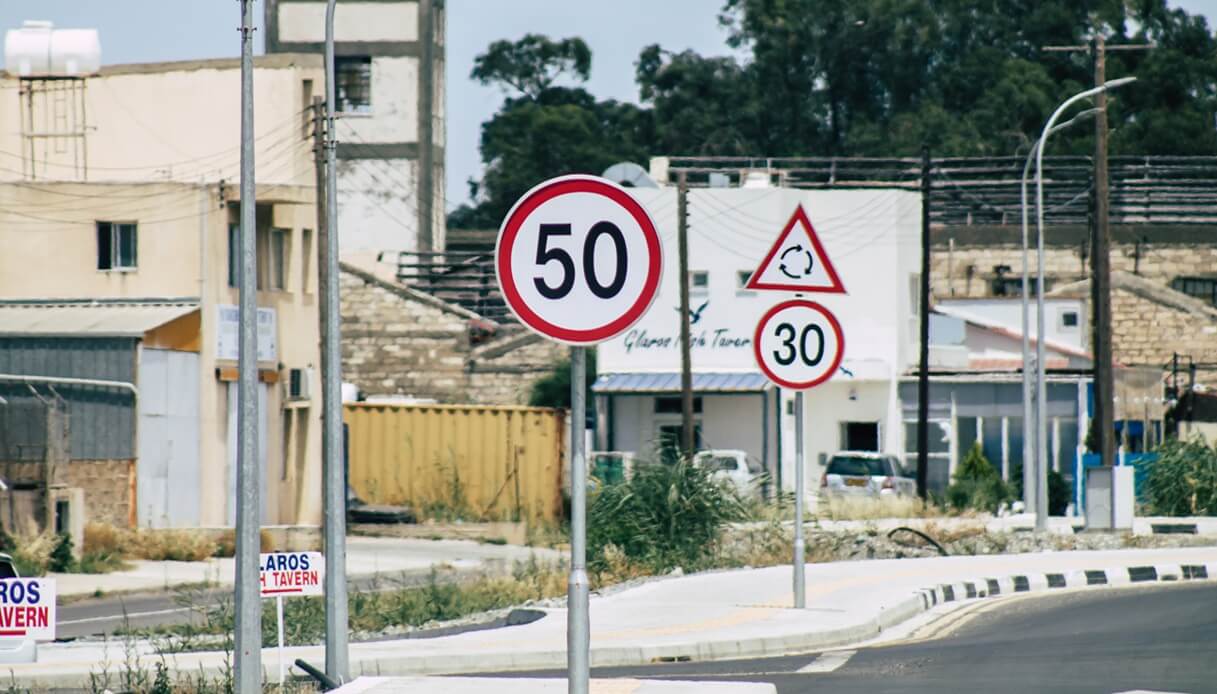 https://www.virgilio.it/motori/wp-content/uploads/sites/4/2025/05/multa-velocita.jpg