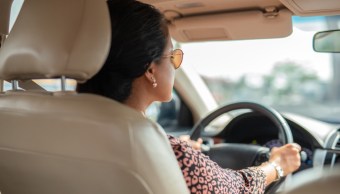Si reca all'esame per la patente guidando un'auto, il folle gesto le costa carissimo