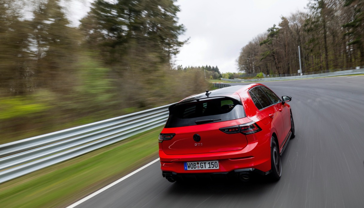 Volkswagen Golf GTI 50 Edition 50: azzanna l'asfalto