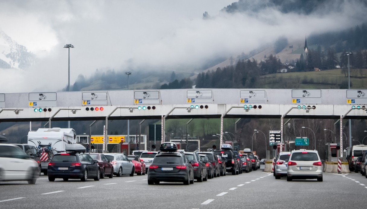 https://www.virgilio.it/motori/wp-content/uploads/sites/4/2025/06/autostrada_f3334a.jpg