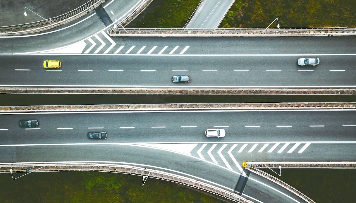 https://www.virgilio.it/motori/wp-content/uploads/sites/4/2025/06/droni-ai-sicurezza-autostrade.jpeg