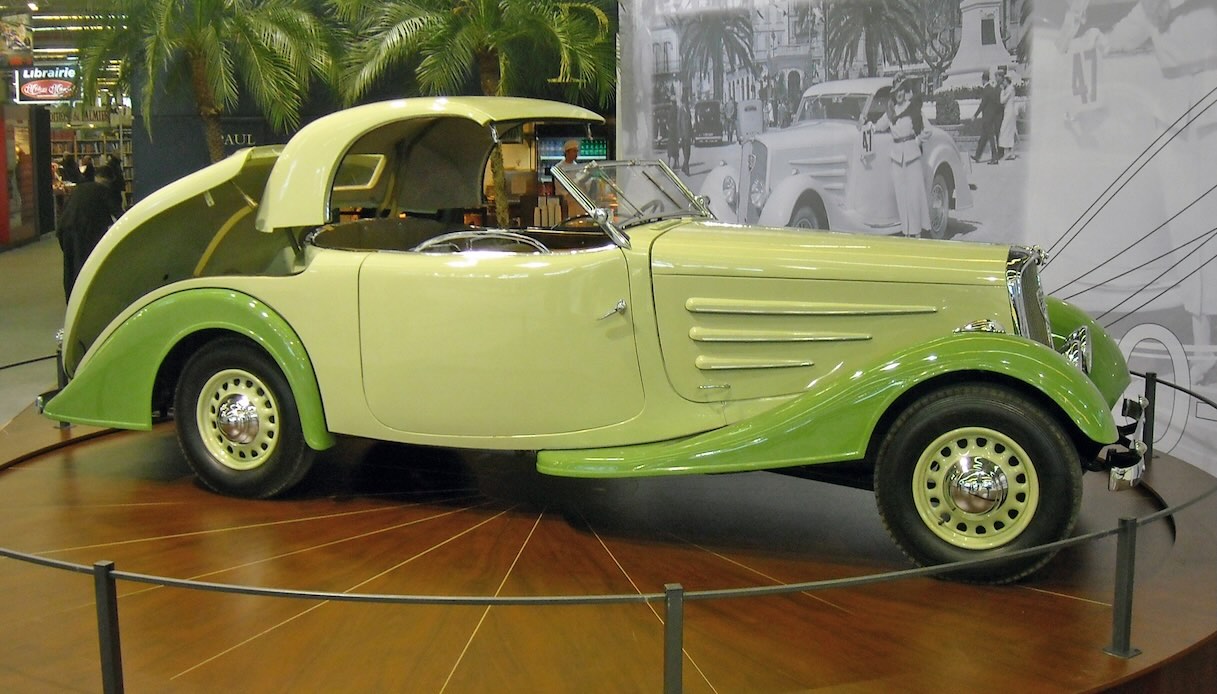 Dettaglio del meccanismo del tetto retrattile sulla Peugeot 601 Eclipse