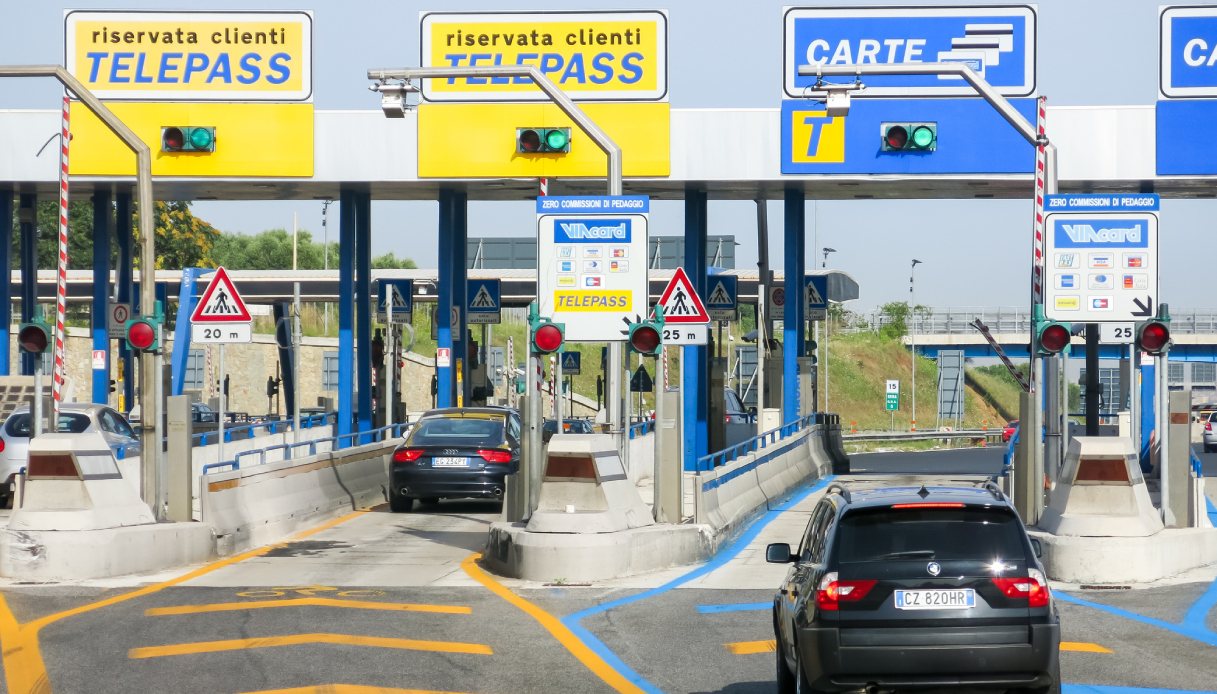 https://www.virgilio.it/motori/wp-content/uploads/sites/4/2025/07/Aumento-pedaggi-agosto.jpg