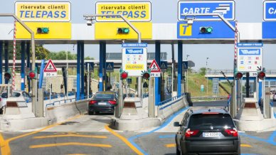Pedaggi d’agosto, stangata in corsia? Scoppia il caos