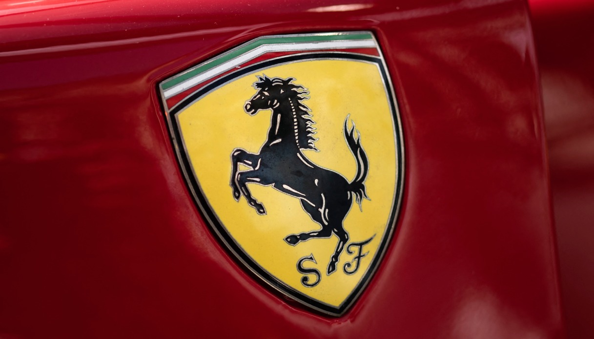 https://www.virgilio.it/motori/wp-content/uploads/sites/4/2025/07/Ferrari-niente-piu-cambio-manuale.jpg