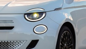 Nuova Fiat 500 ibrida, i prezzi della city car che riaccende Mirafiori