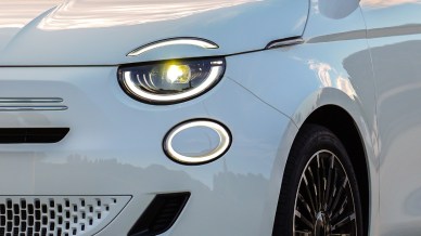 La Fiat 500 torna ibrida: Mirafiori riparte, i prezzi