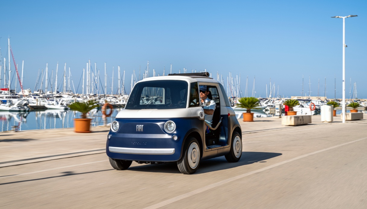https://www.virgilio.it/motori/wp-content/uploads/sites/4/2025/07/Fiat-Topolino-edizione-Vilebrequin.jpg