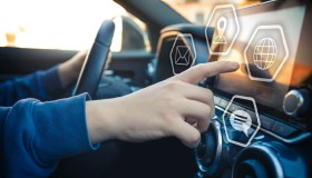 Il futuro dell’interfaccia uomo-macchina: sulle auto moderne si torna ai “vecchi” comandi