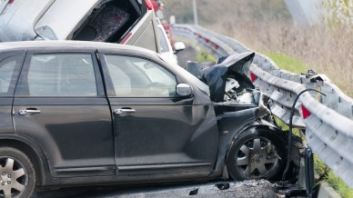 L'auto sbuca contromano: disastro in autostrada