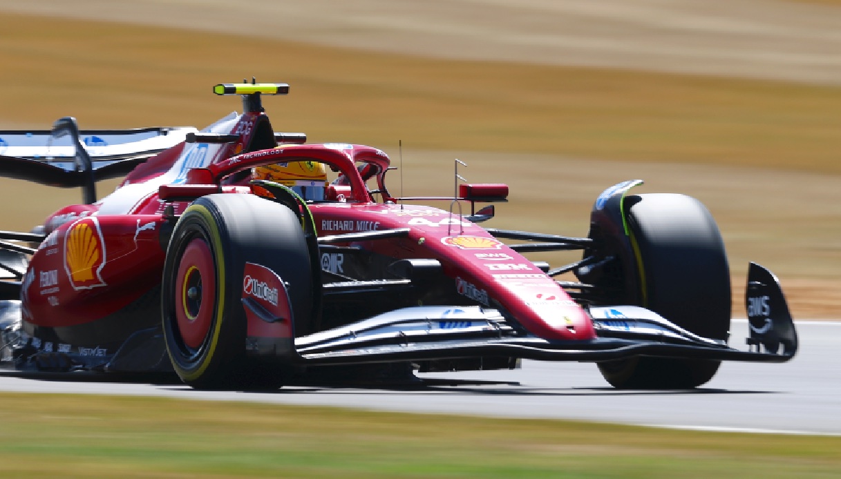 https://www.virgilio.it/motori/wp-content/uploads/sites/4/2025/07/Lewis-Hamilton-10.jpg