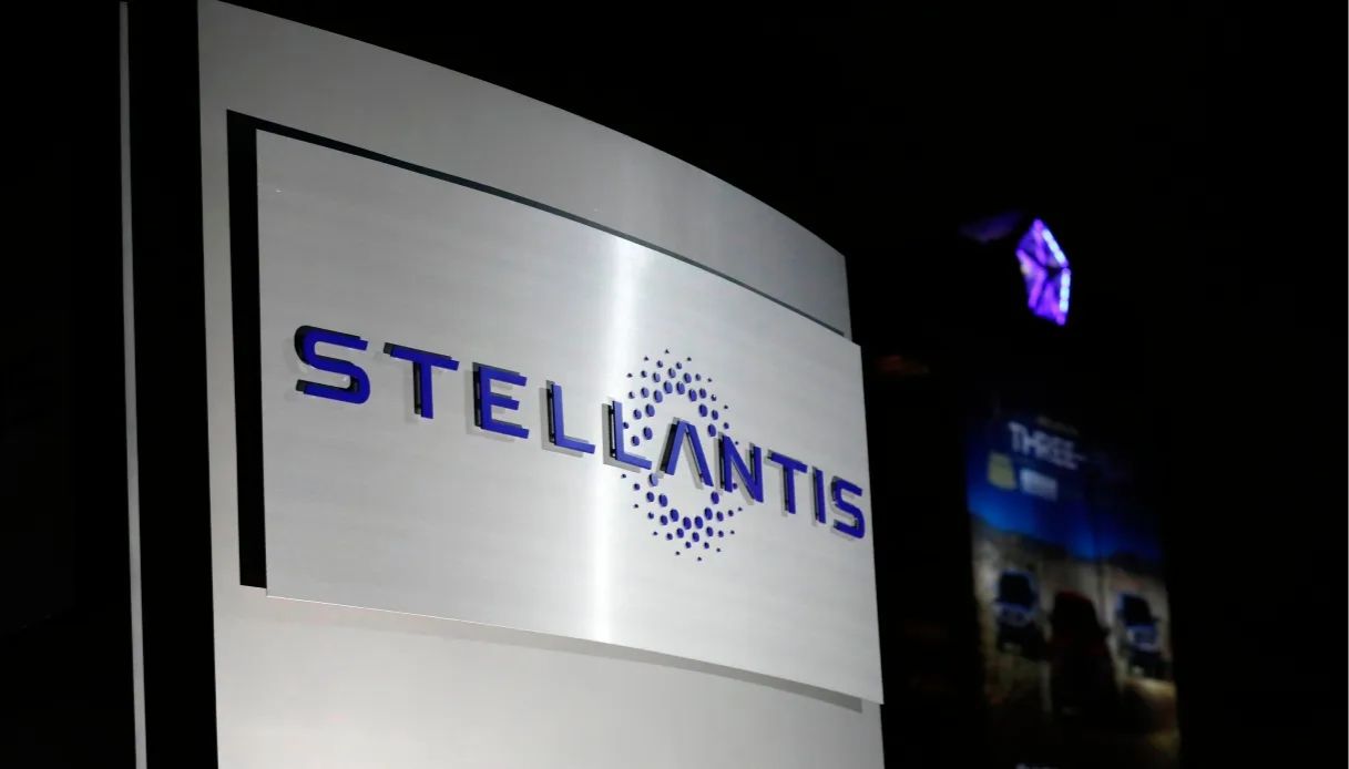 https://www.virgilio.it/motori/wp-content/uploads/sites/4/2025/07/Logo-Stellantis.jpg